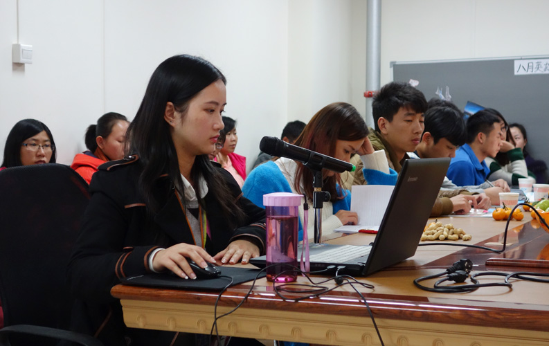 昆明天度網(wǎng)絡(luò )公司從2013年開(kāi)始籌備新媒體營(yíng)銷(xiāo)公益講座和老客戶(hù)網(wǎng)絡(luò )營(yíng)銷(xiāo)沙龍，我們邀請了國內網(wǎng)絡(luò )營(yíng)銷(xiāo)和移動(dòng)互聯(lián)網(wǎng)營(yíng)銷(xiāo)專(zhuān)家親臨公司，為保證培訓質(zhì)量和溝通效果，我們每次只邀請20-30家老客戶(hù)參加（全免費），我們將秉承全公益、全免費、不推銷(xiāo)任何產(chǎn)品和服務(wù)、只講干貨等原則，為新老客戶(hù)創(chuàng  )造更多價(jià)值。